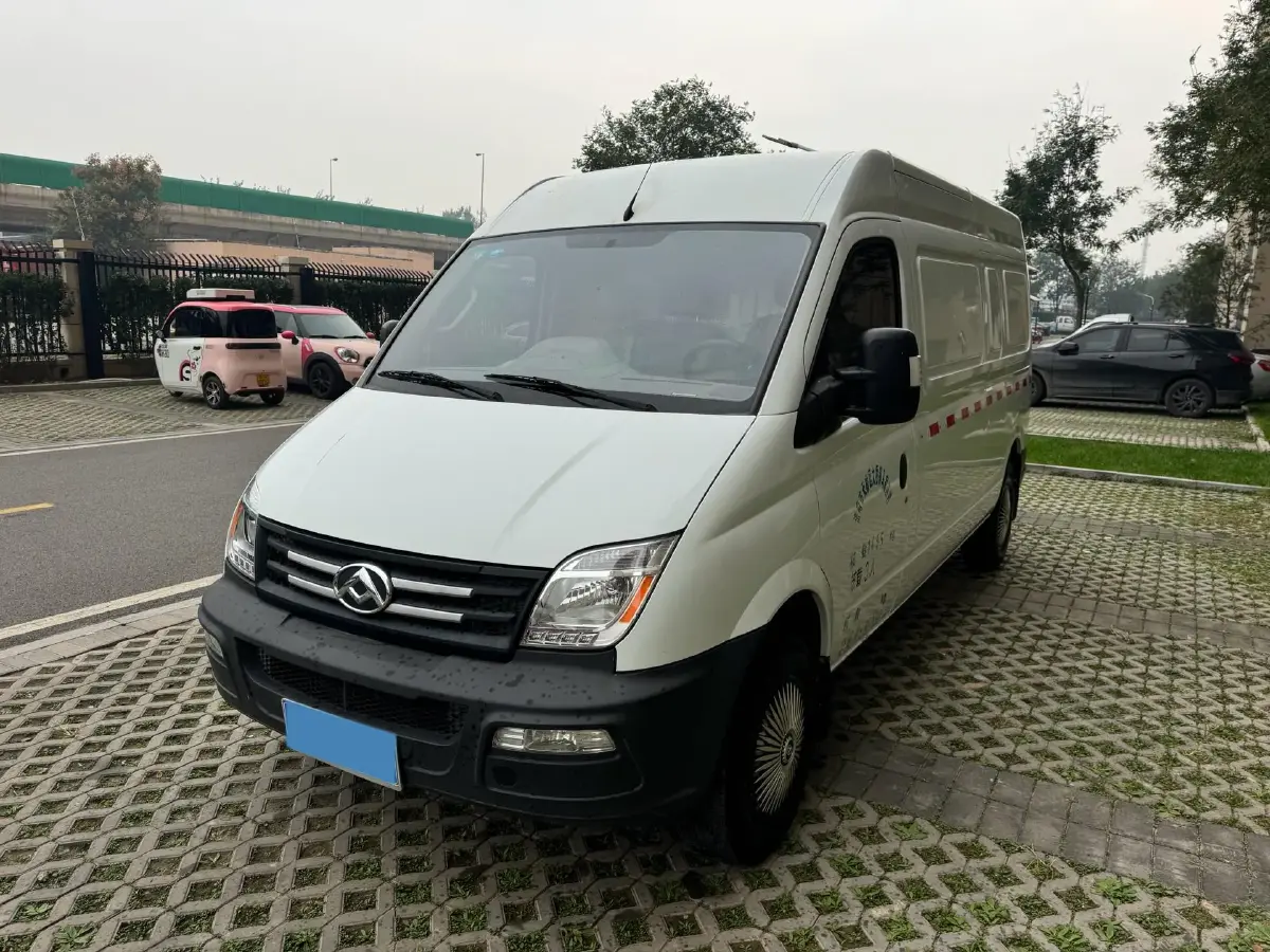 2020 MAXUS XinTu V80 2.5T 136HP L4 6MT