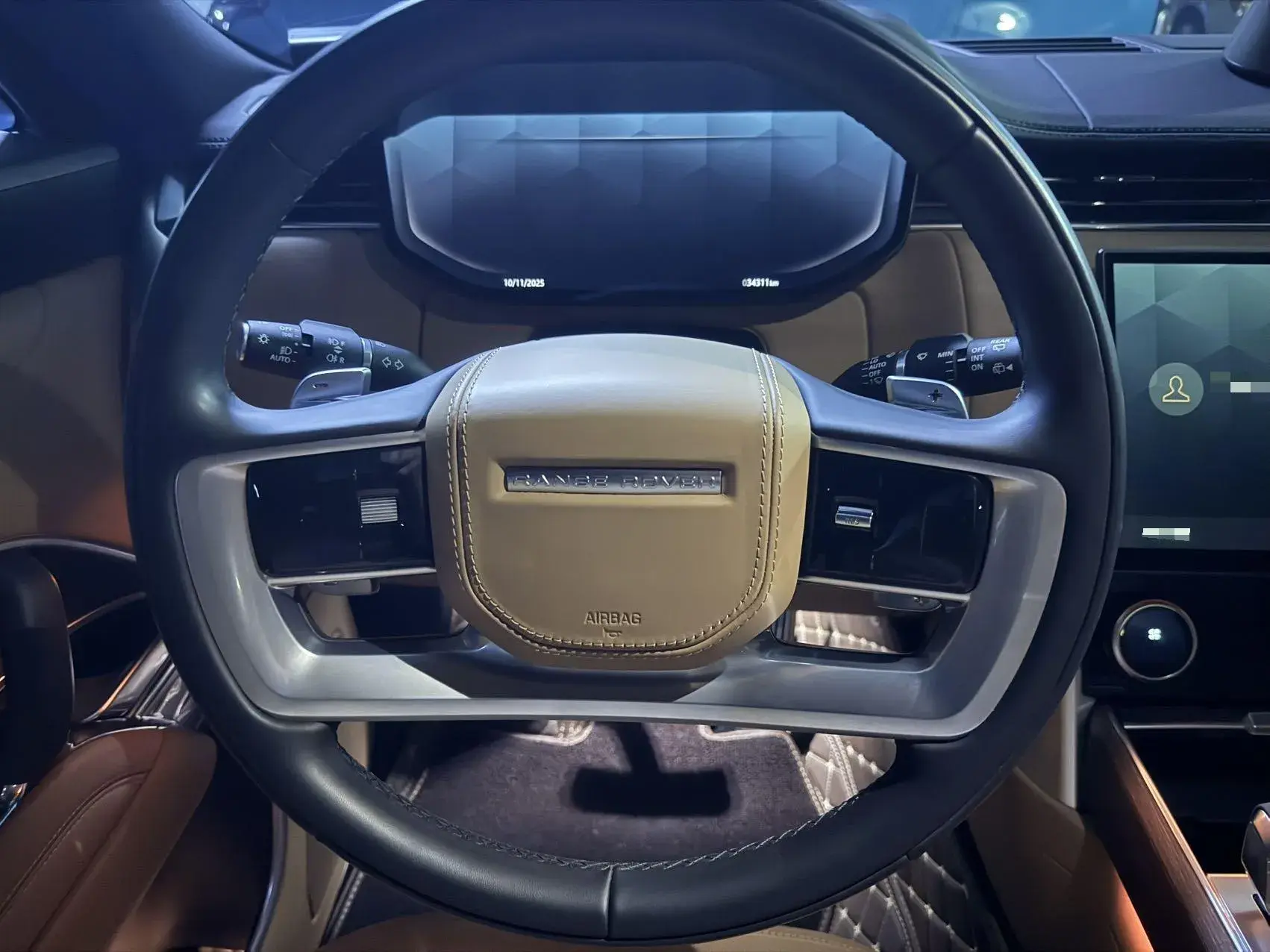 2023 LAND ROVER thumbnail 4