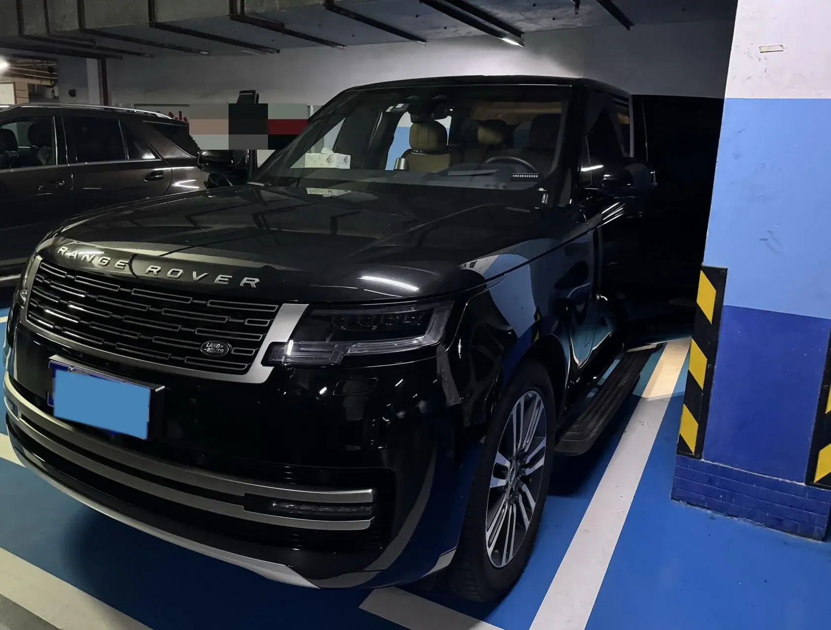 2023 LAND ROVER view 1