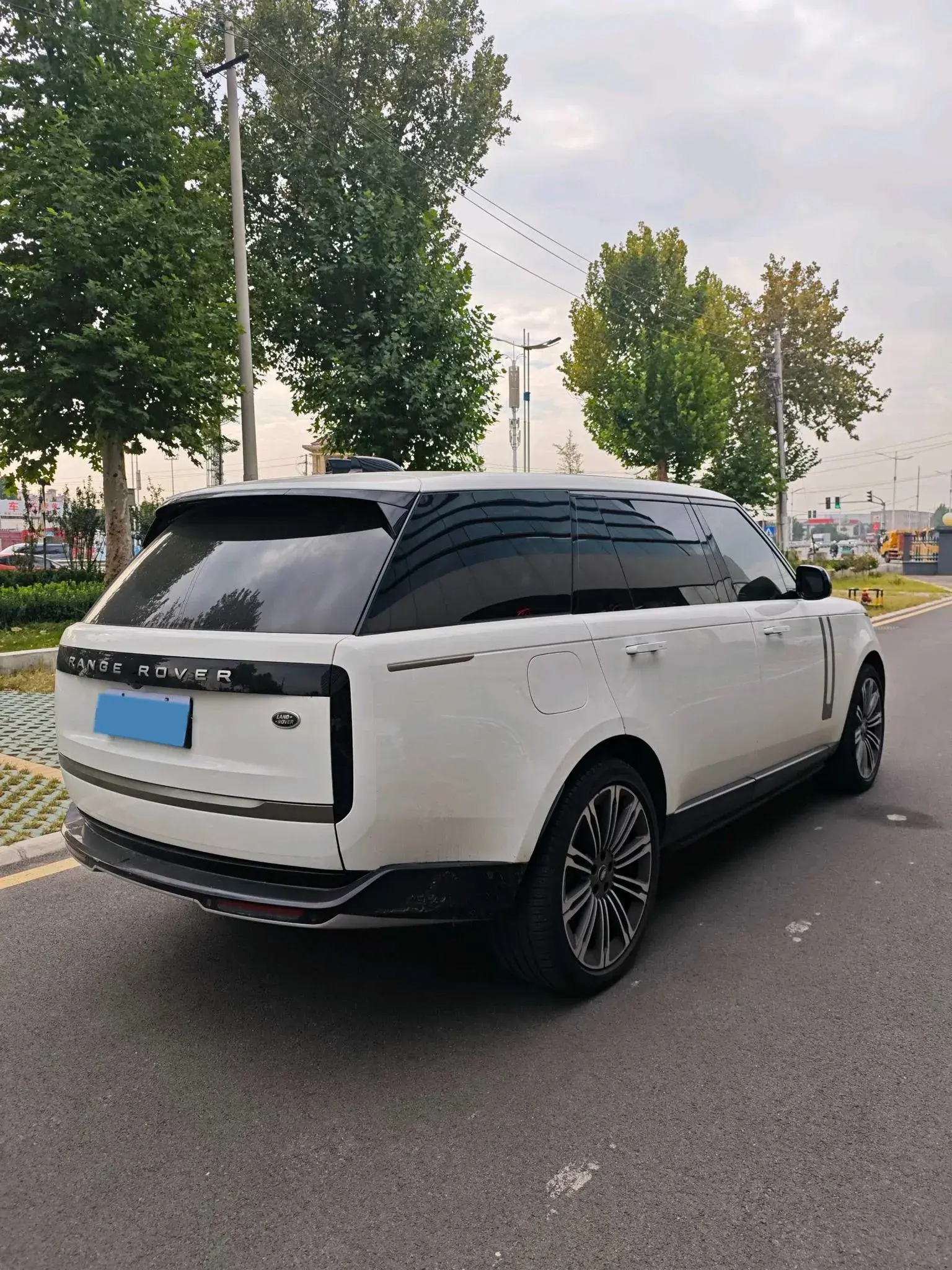 2022 LAND ROVER thumbnail 3