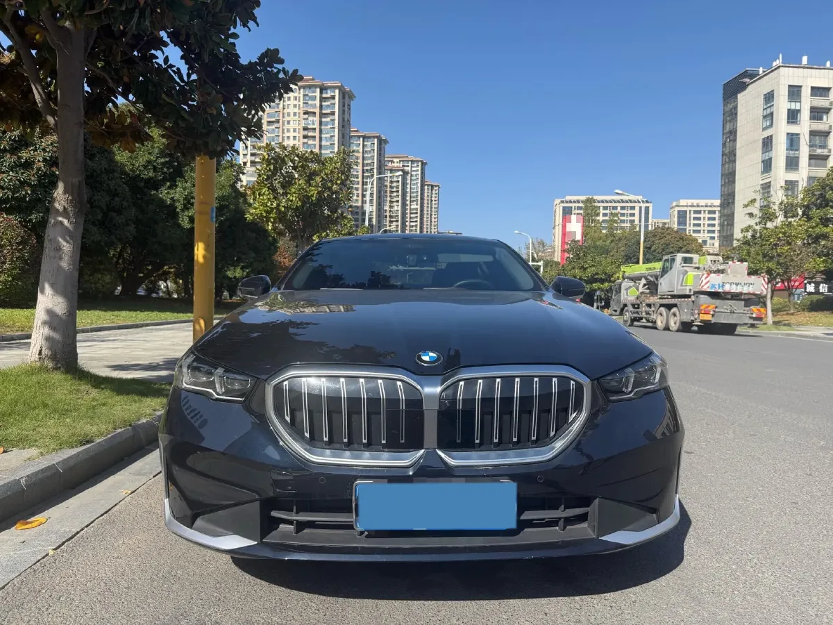 2024 BMW 5 Series 2.0T 258HP L4 8AT,autocango,china used car exporter,china ev exporter,chinese used car exporter,chinese used ev exporter