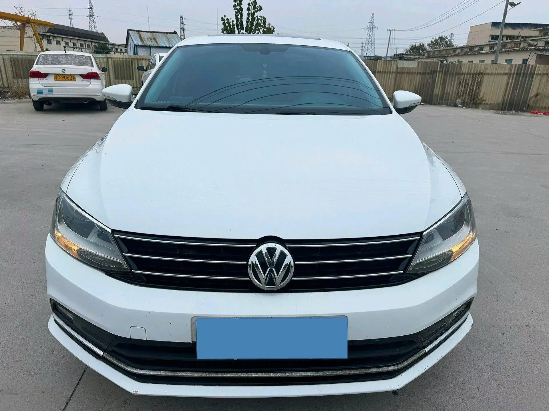 2017 VOLKSWAGEN SAGITAR thumbnail 2