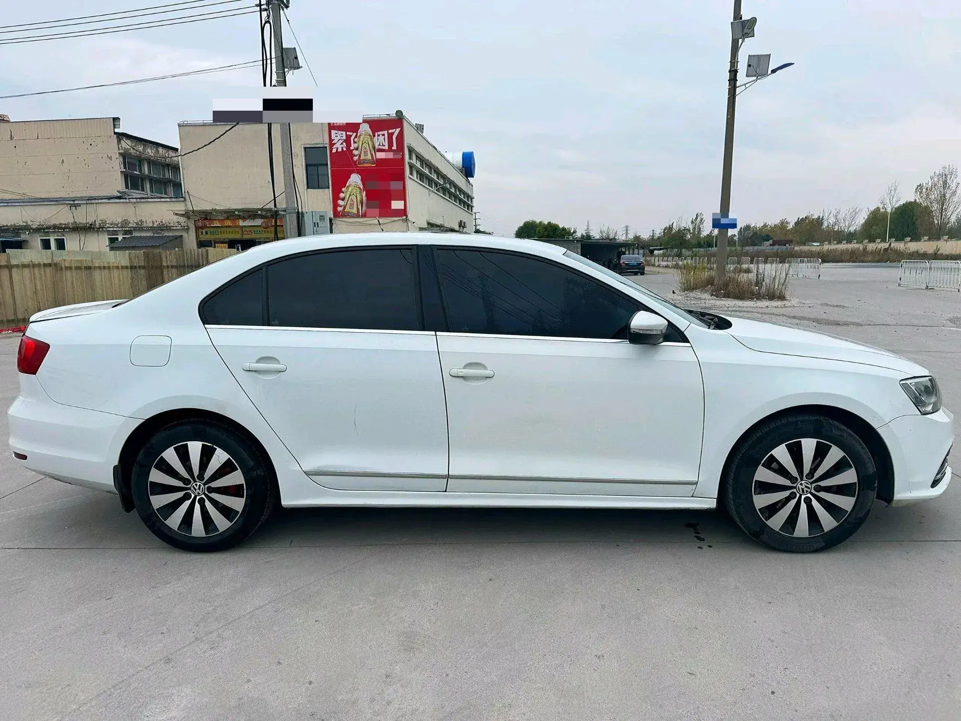 2017 VOLKSWAGEN SAGITAR thumbnail 4