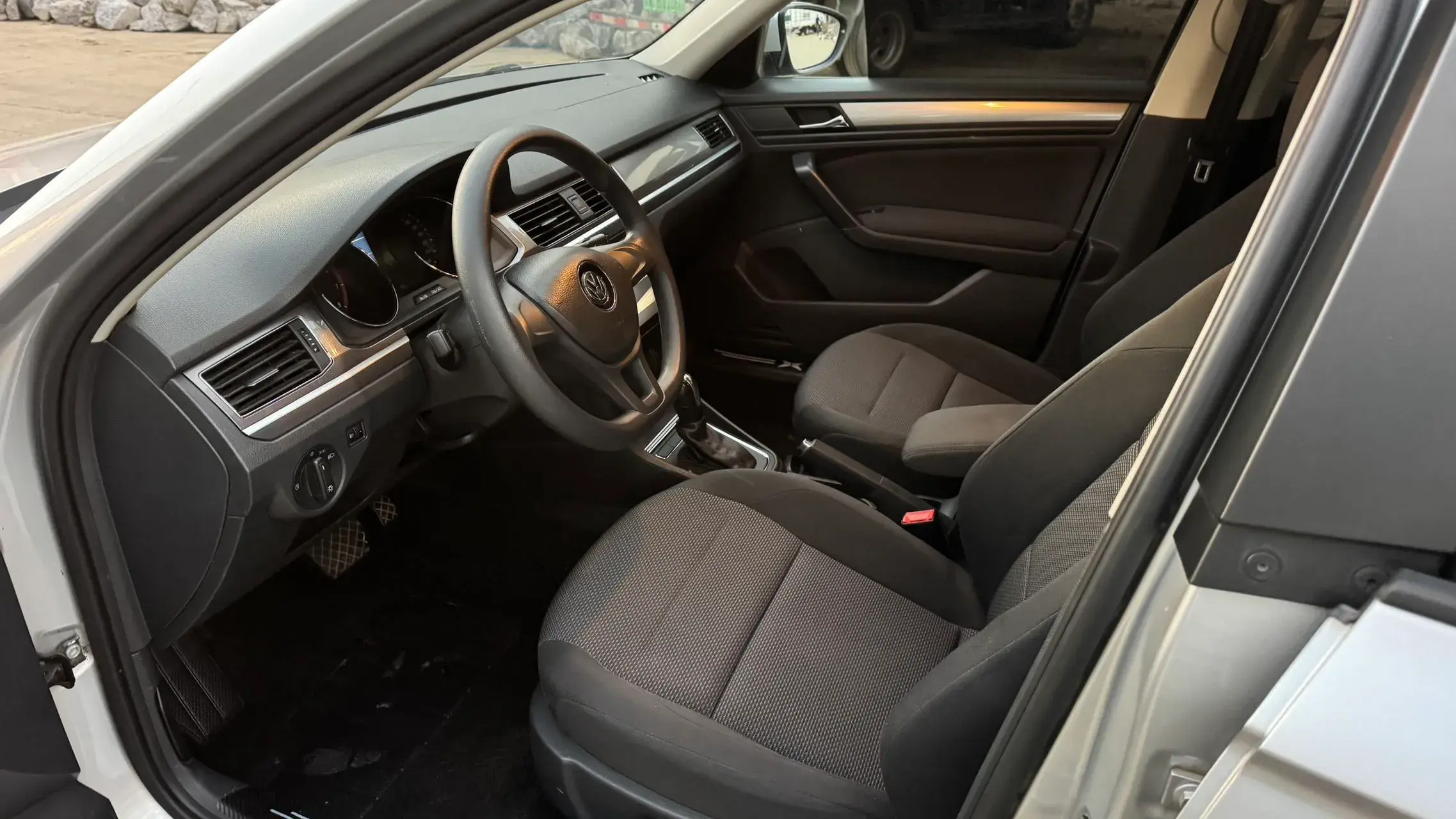 2018 VOLKSWAGEN BORA thumbnail 4