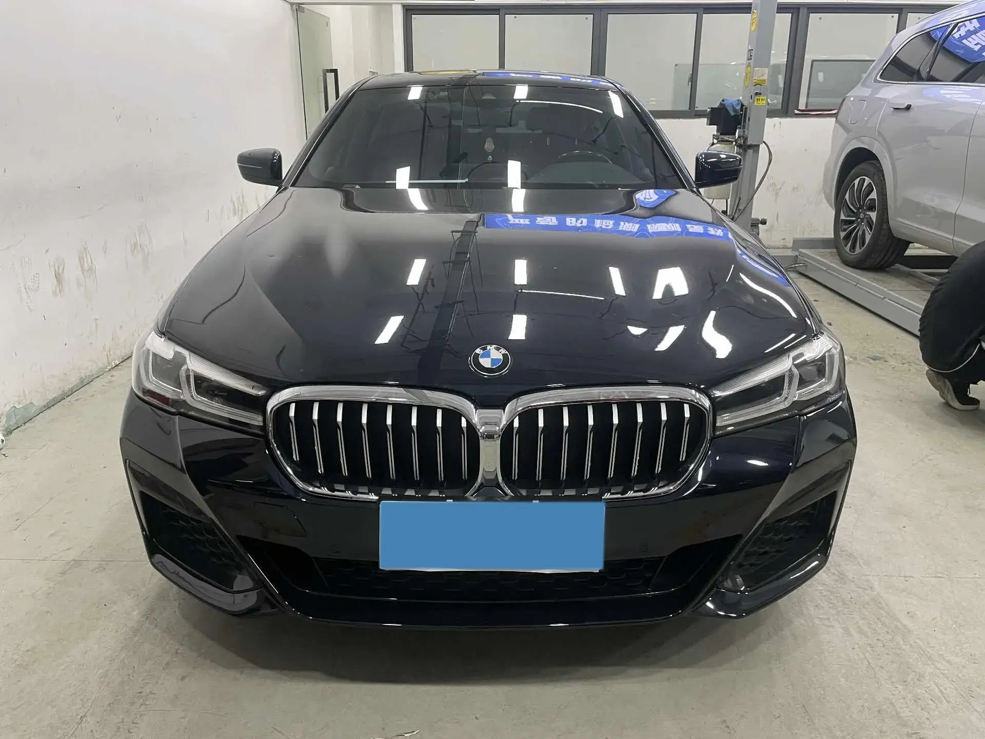 2021 BMW 5 thumbnail 2