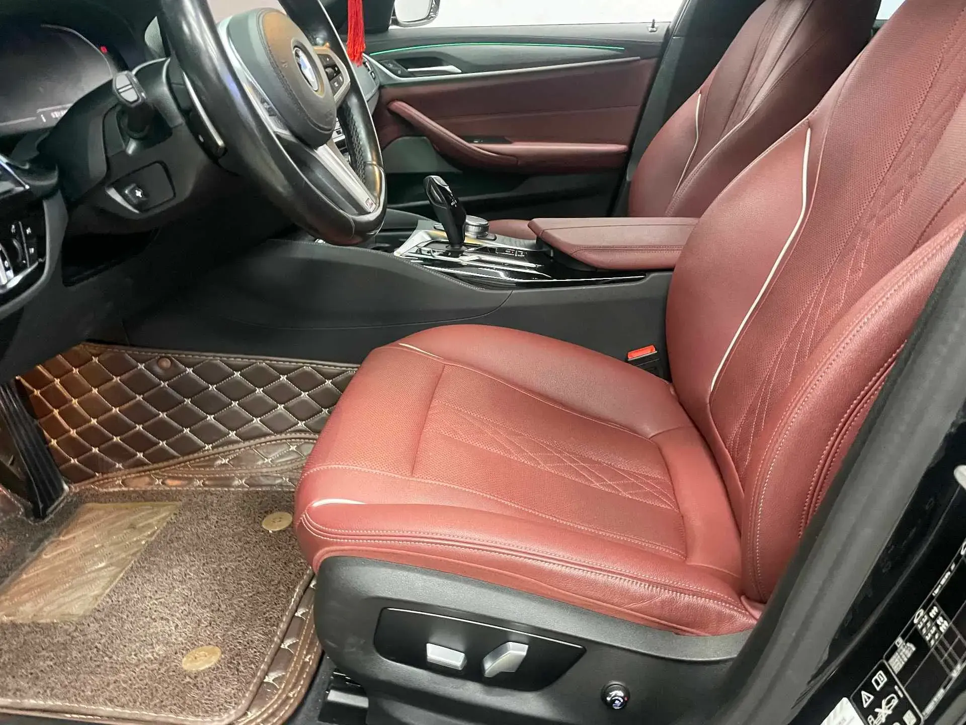 2021 BMW 5 thumbnail 4