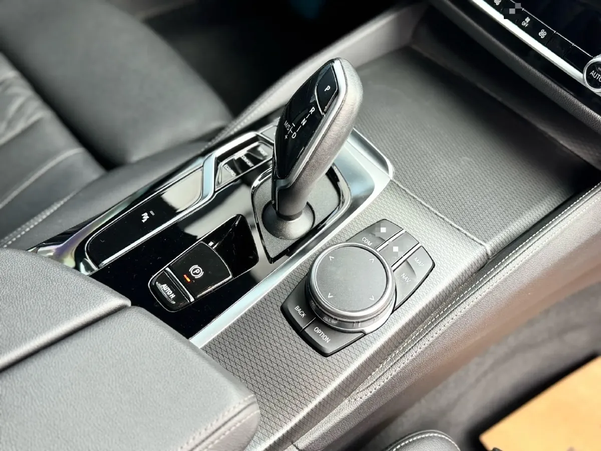 2021 BMW 5 Series 2.0T 184HP L4 8AT,autocango,china used car exporter,china ev exporter,chinese used car exporter,chinese used ev exporter