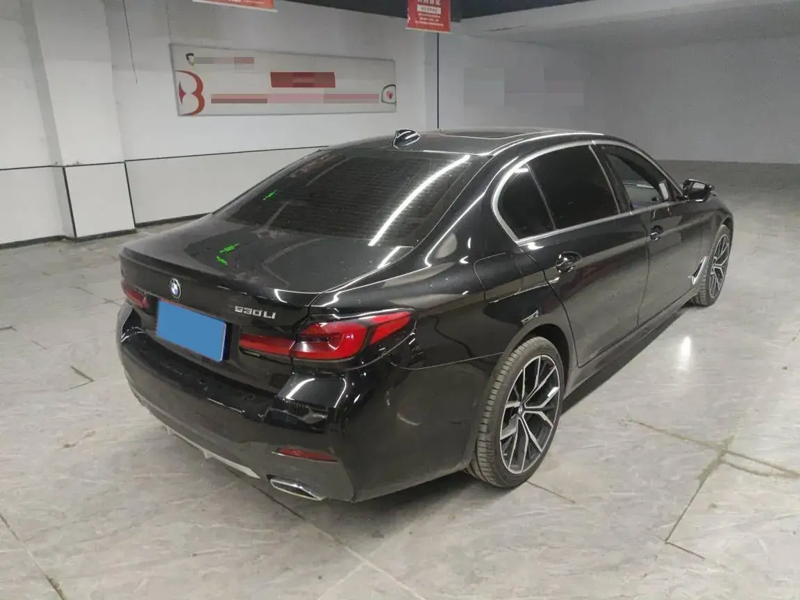 2021 BMW 5 thumbnail 2