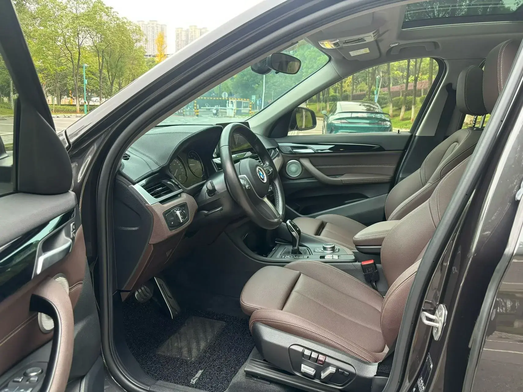 2021 BMW X1 thumbnail 4