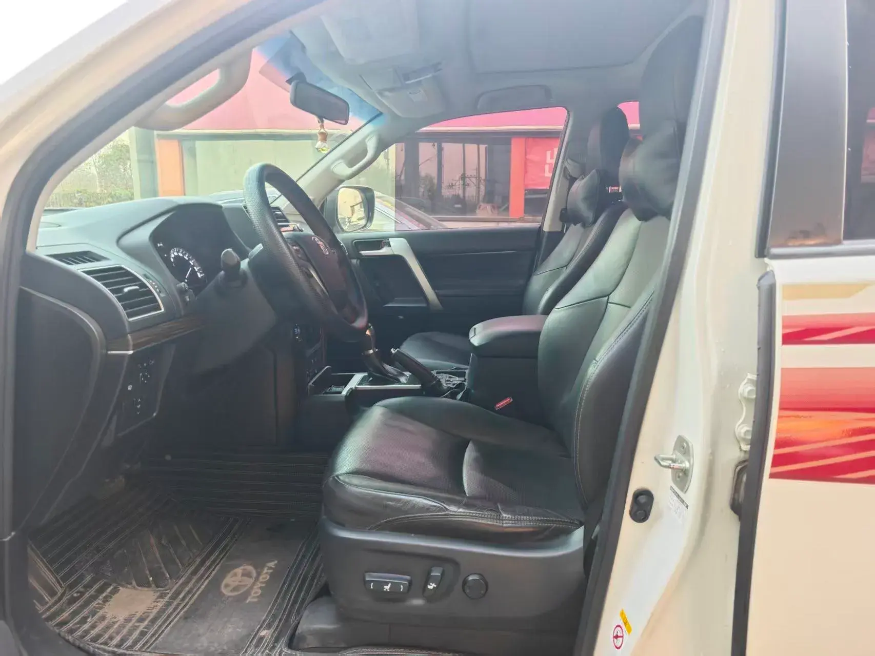 2019 TOYOTA LAND thumbnail 4