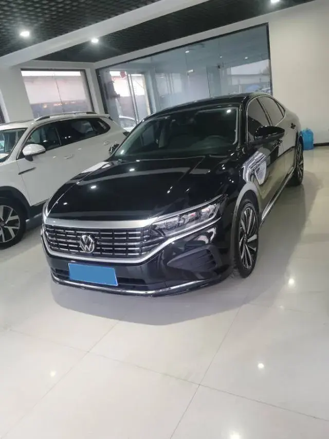 2024 VOLKSWAGEN PASSAT view 1