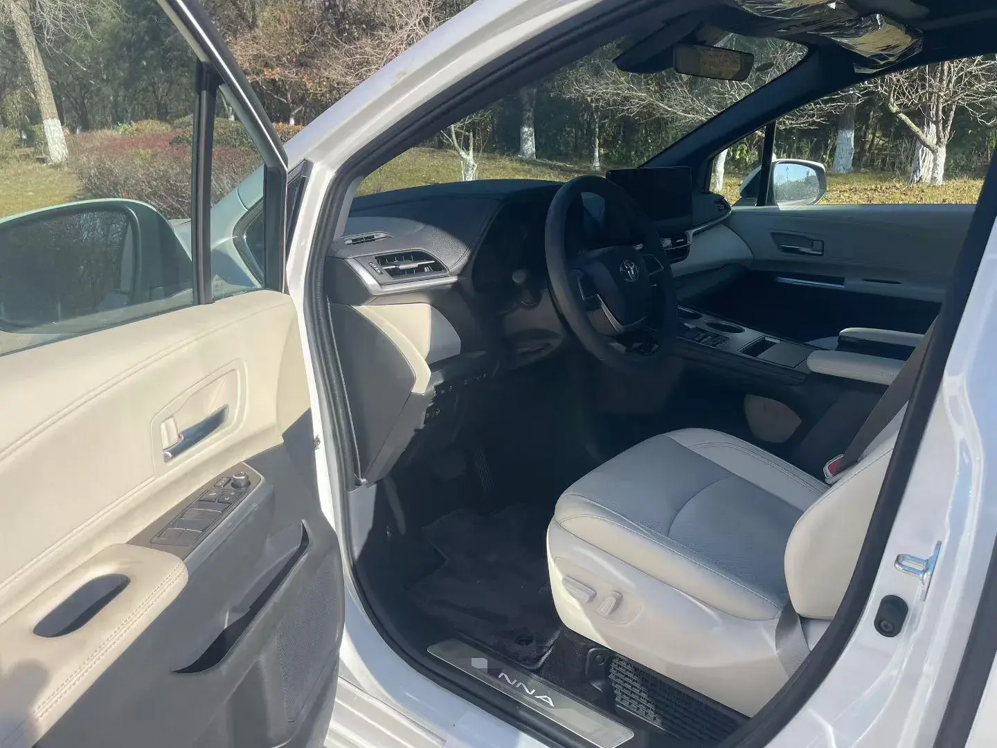 2024 TOYOTA SIENNA thumbnail 3