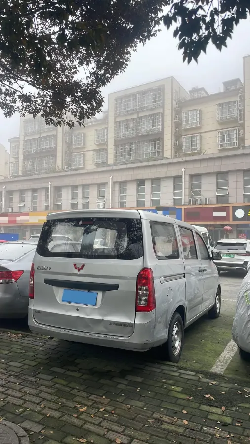2019 WuLing RongGuang V 1.5L 99HP L4 6MT,autocango,china used car exporter,china ev exporter,chinese used car exporter,chinese used ev exporter