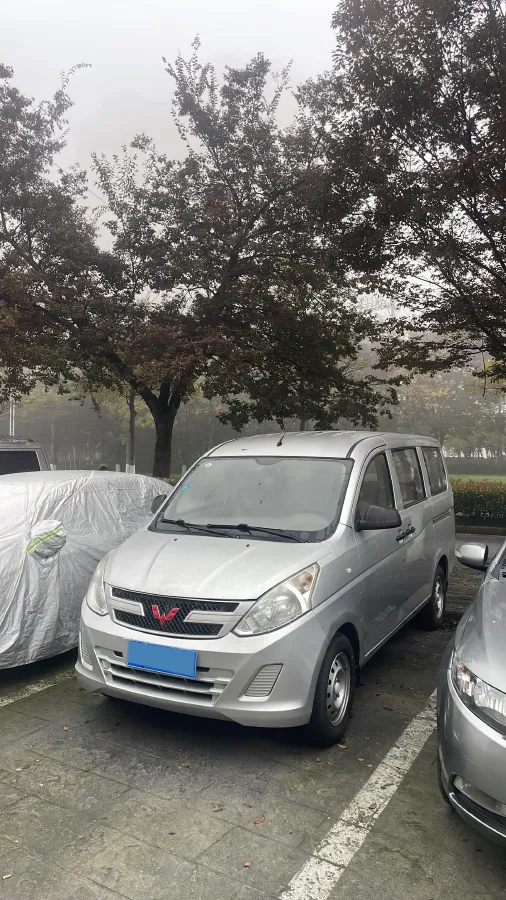 2019 WuLing RongGuang V 1.5L 99HP L4 6MT,autocango,china used car exporter,china ev exporter,chinese used car exporter,chinese used ev exporter