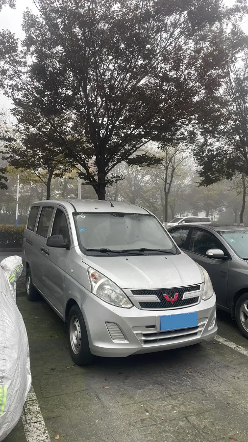 2019 WuLing RongGuang V 1.5L 99HP L4 6MT,autocango,china used car exporter,china ev exporter,chinese used car exporter,chinese used ev exporter