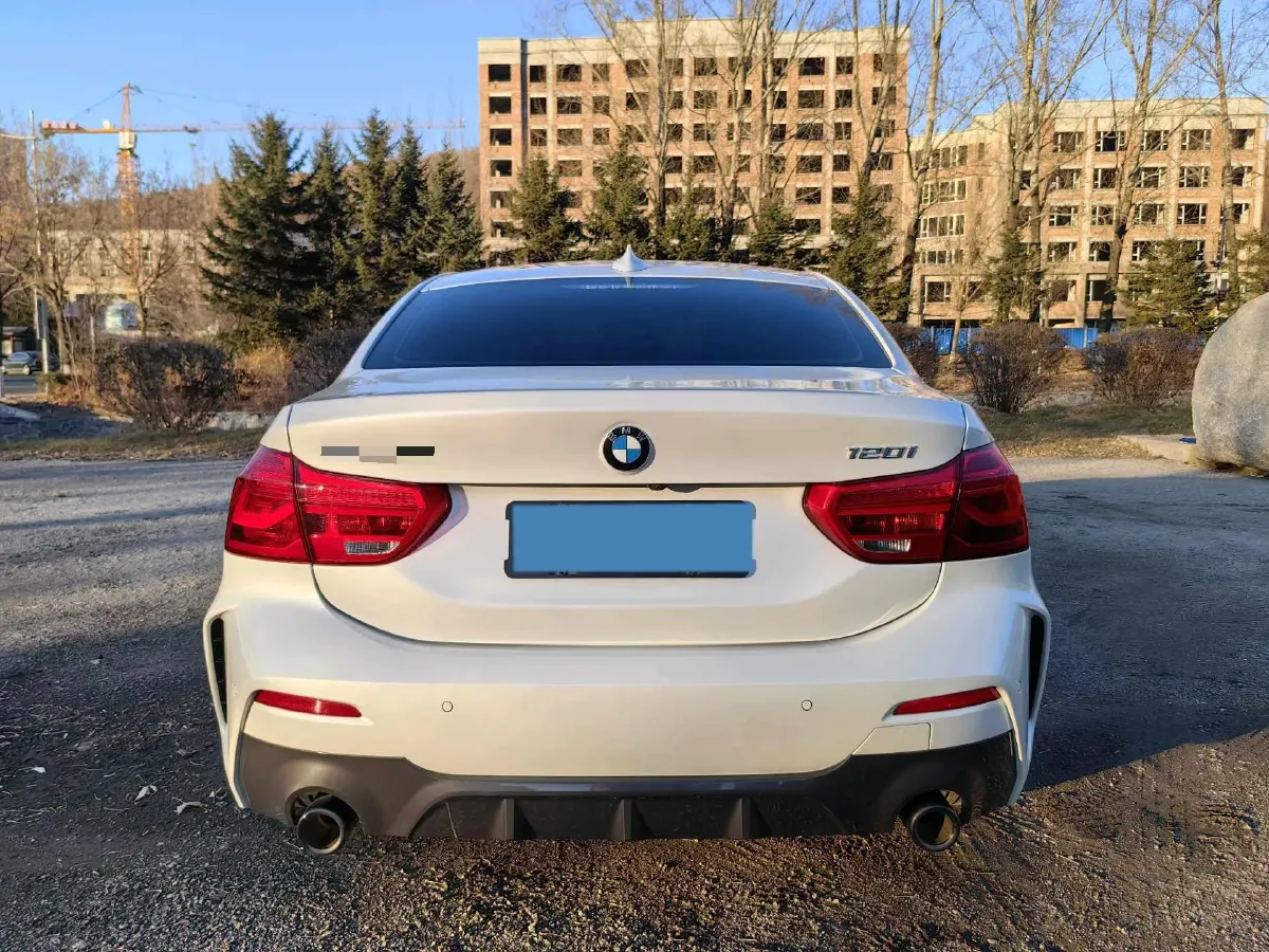 2022 BMW 1 Series 1.5T 140HP L3 7DCT,autocango,china used car exporter,china ev exporter,chinese used car exporter,chinese used ev exporter