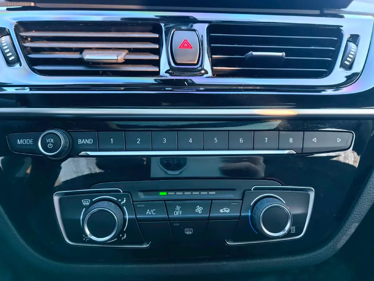 2022 BMW 1 Series 1.5T 140HP L3 7DCT,autocango,china used car exporter,china ev exporter,chinese used car exporter,chinese used ev exporter