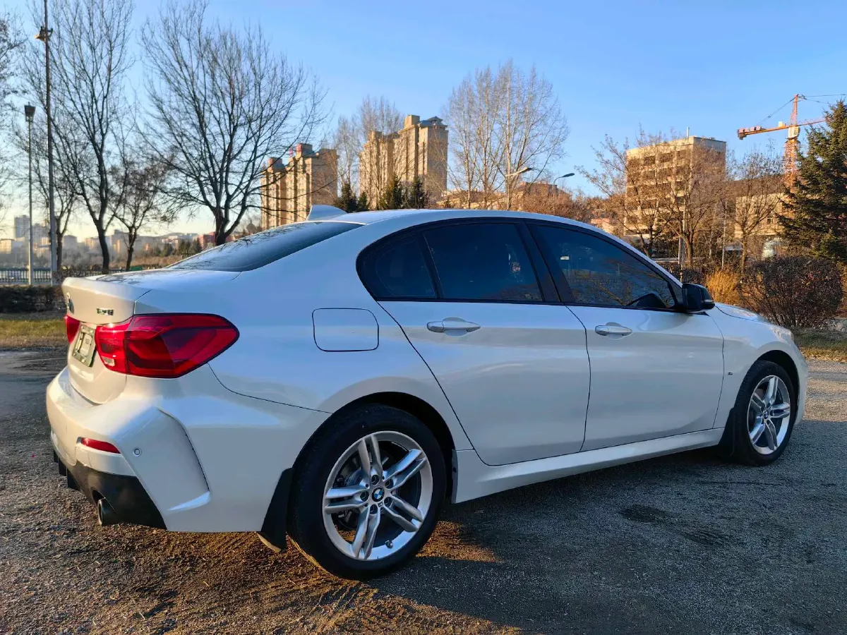 2022 BMW 1 Series 1.5T 140HP L3 7DCT,autocango,china used car exporter,china ev exporter,chinese used car exporter,chinese used ev exporter