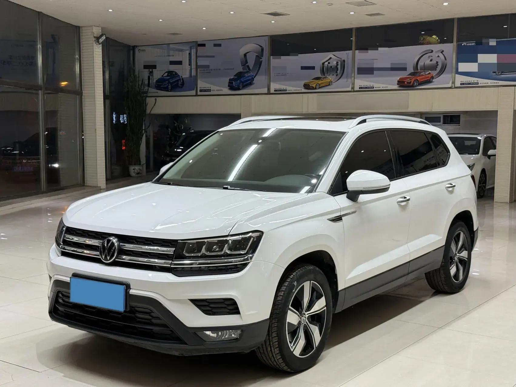 2022 VOLKSWAGEN THARU view 1