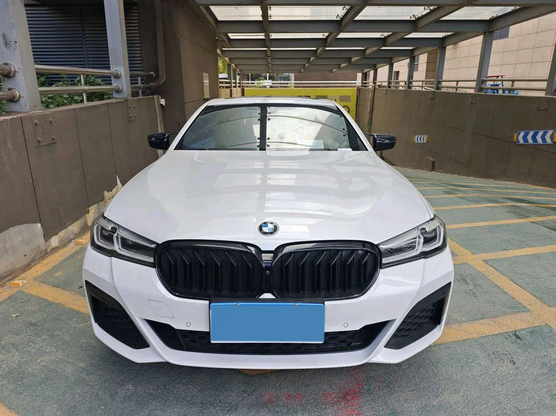 2021 BMW 5 thumbnail 2