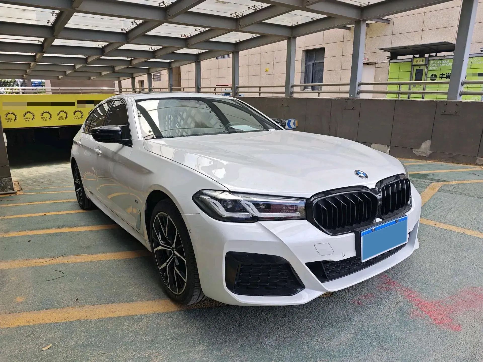 2021 BMW 5 thumbnail 3