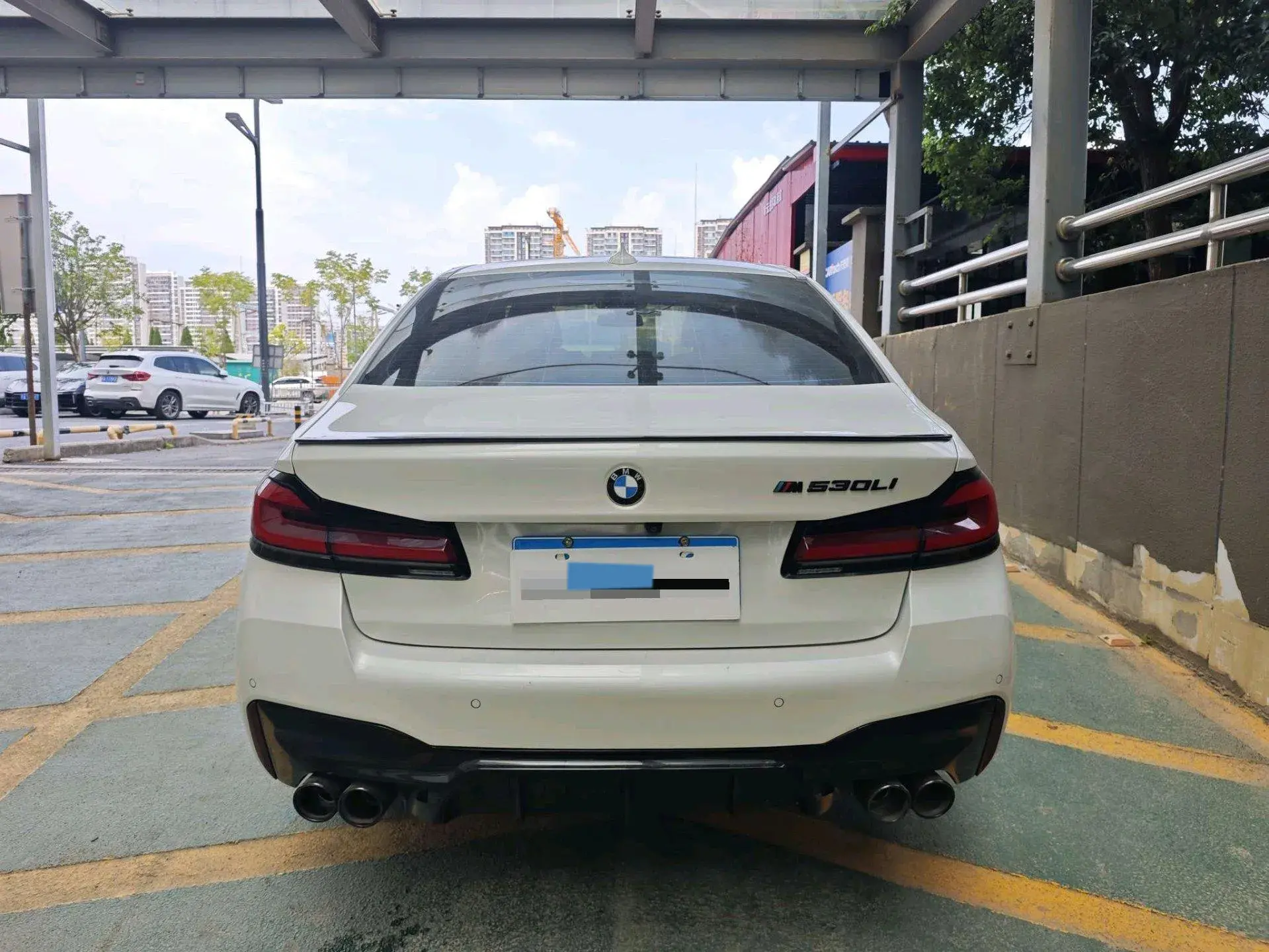 2021 BMW 5 thumbnail 4