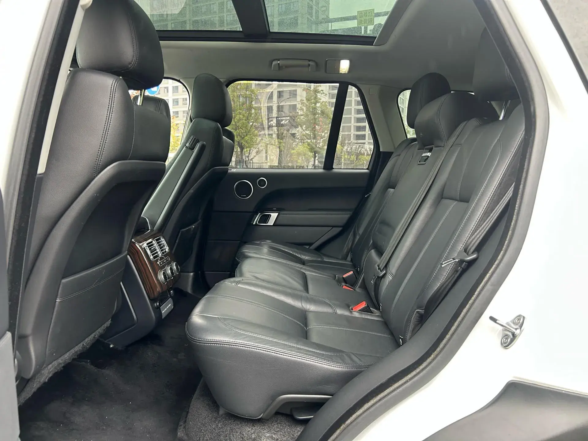 2017 LAND ROVER thumbnail 4