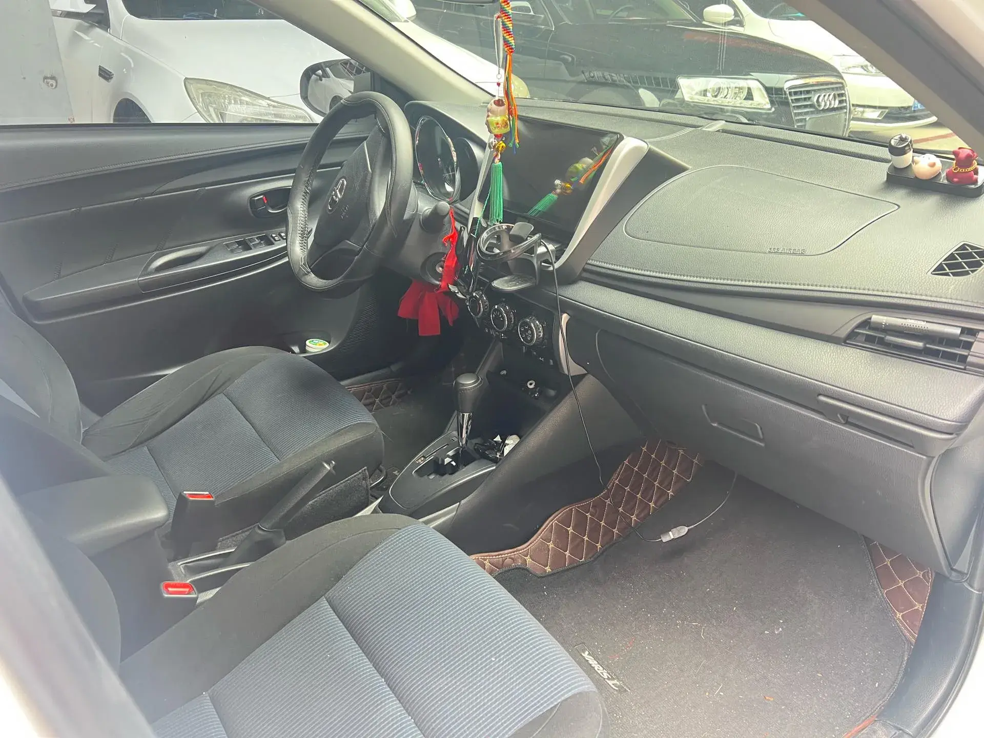 2019 TOYOTA YARIS thumbnail 4