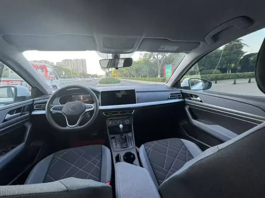 2023 VOLKSWAGEN LAVIDA thumbnail 4