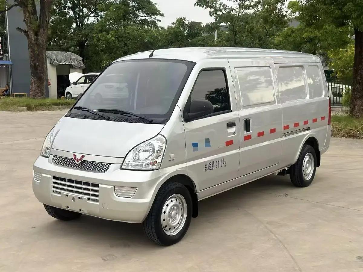 2021 WuLing RongGuang 1.5L 99HP L4 5MT