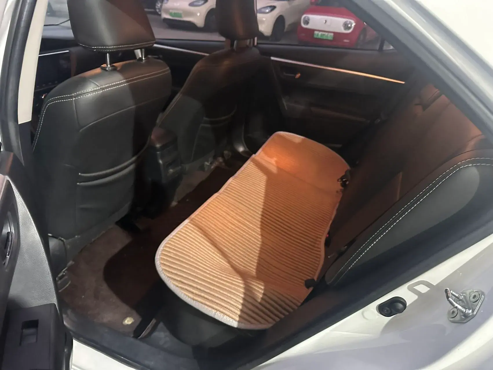 2017 TOYOTA COROLLA thumbnail 4