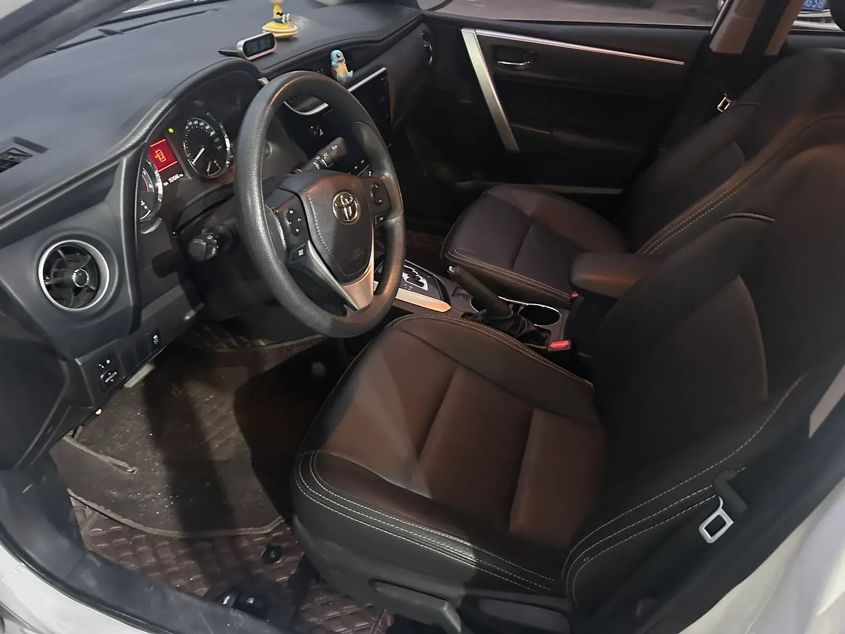 2017 TOYOTA COROLLA thumbnail 3