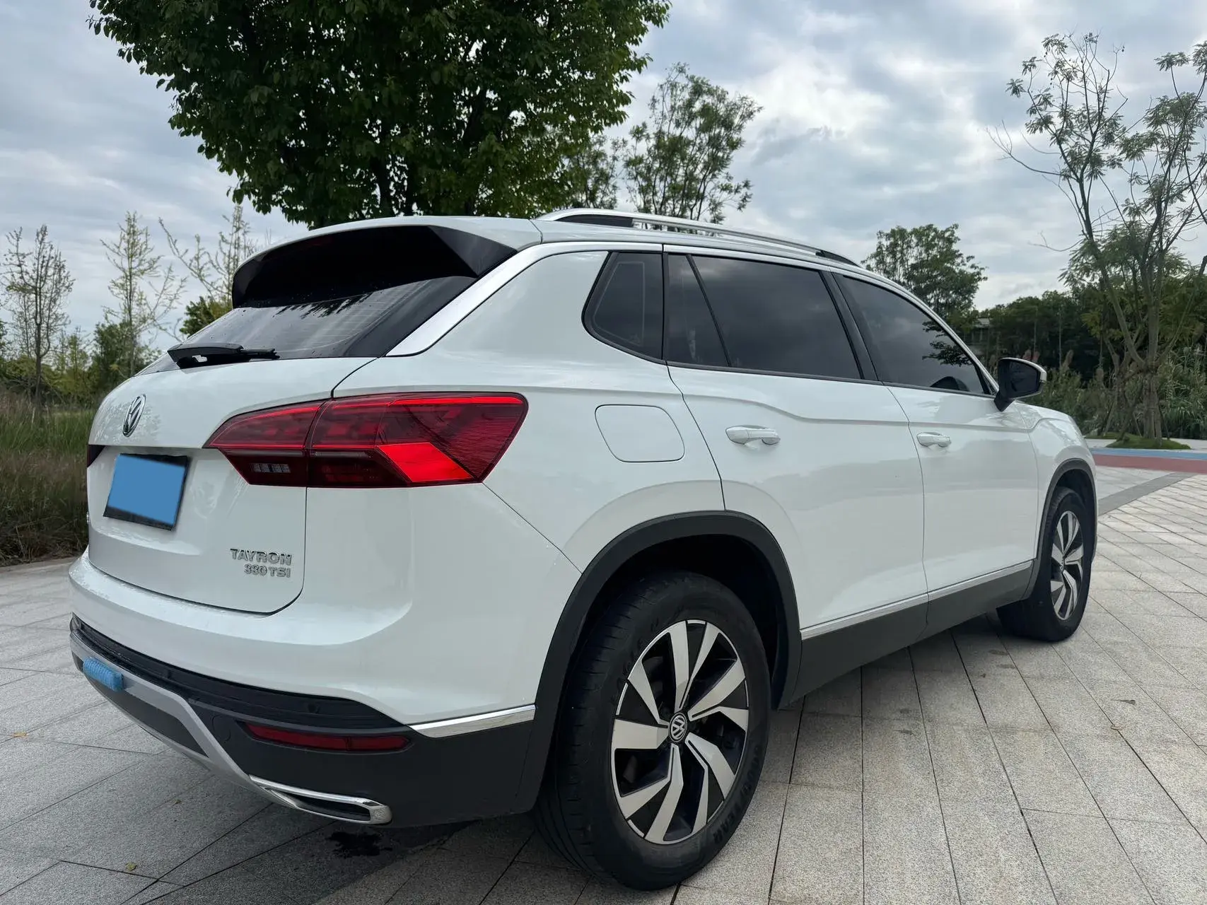 2019 VOLKSWAGEN TAYRON thumbnail 2