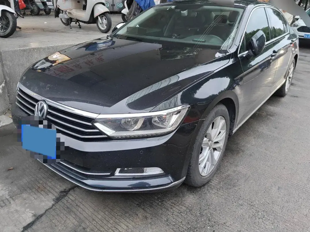 2018 VOLKSWAGEN MAGOTAN view 1