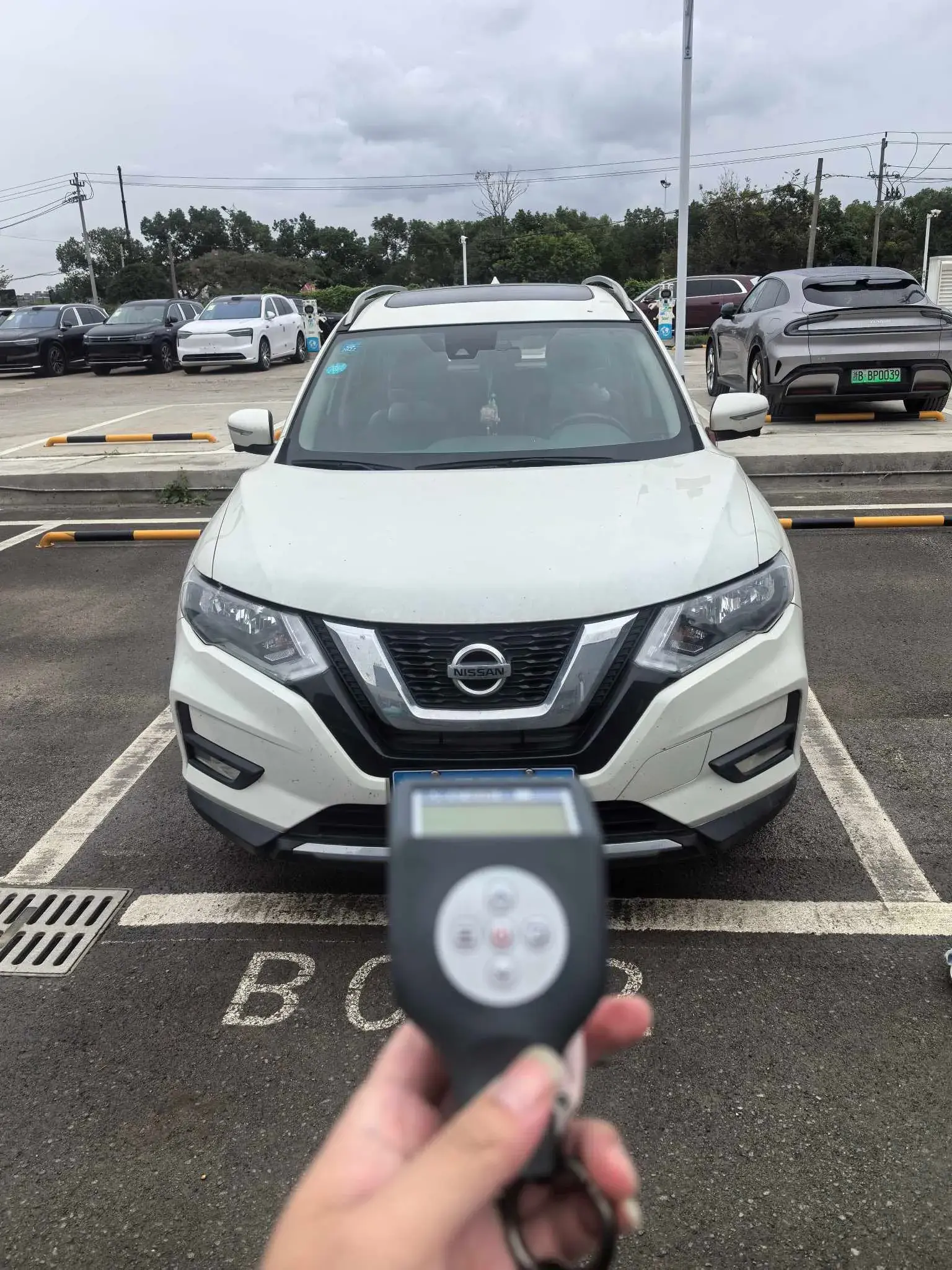 2020 NISSAN X-TRAIL thumbnail 2