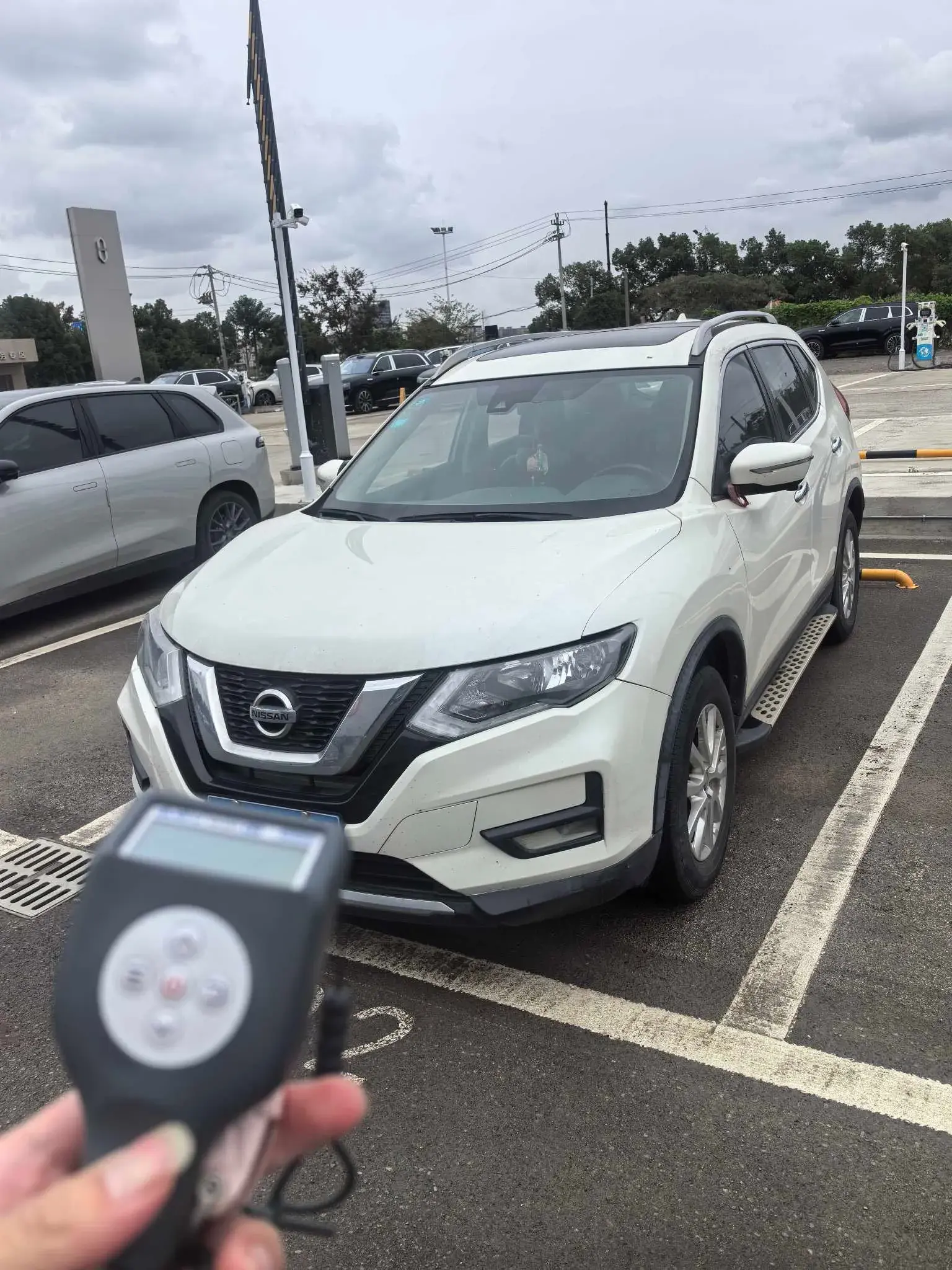 2020 NISSAN X-TRAIL view 1