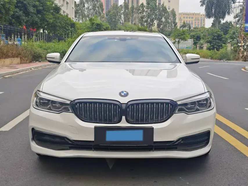 2020 BMW 5 thumbnail 2