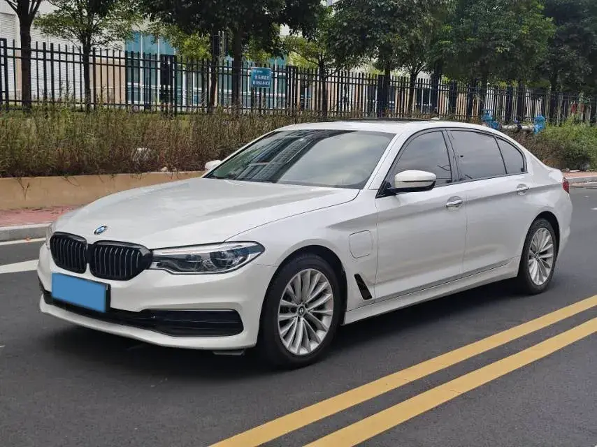 2020 BMW 5 view 1