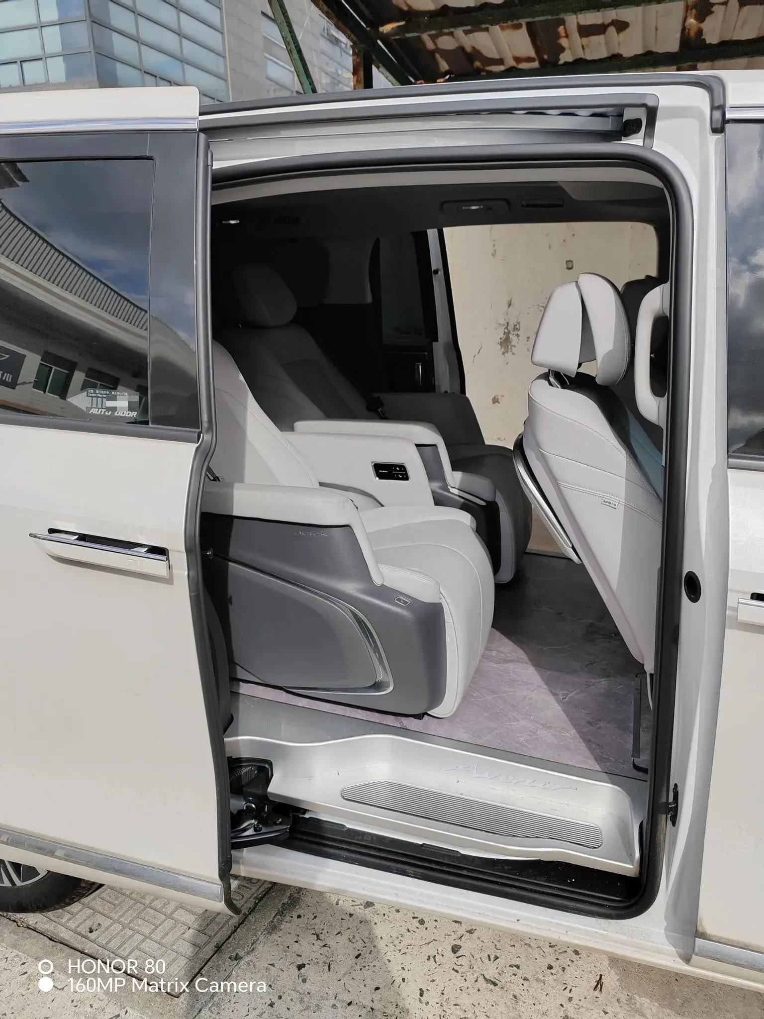 2025 BUICK GL8 thumbnail 3