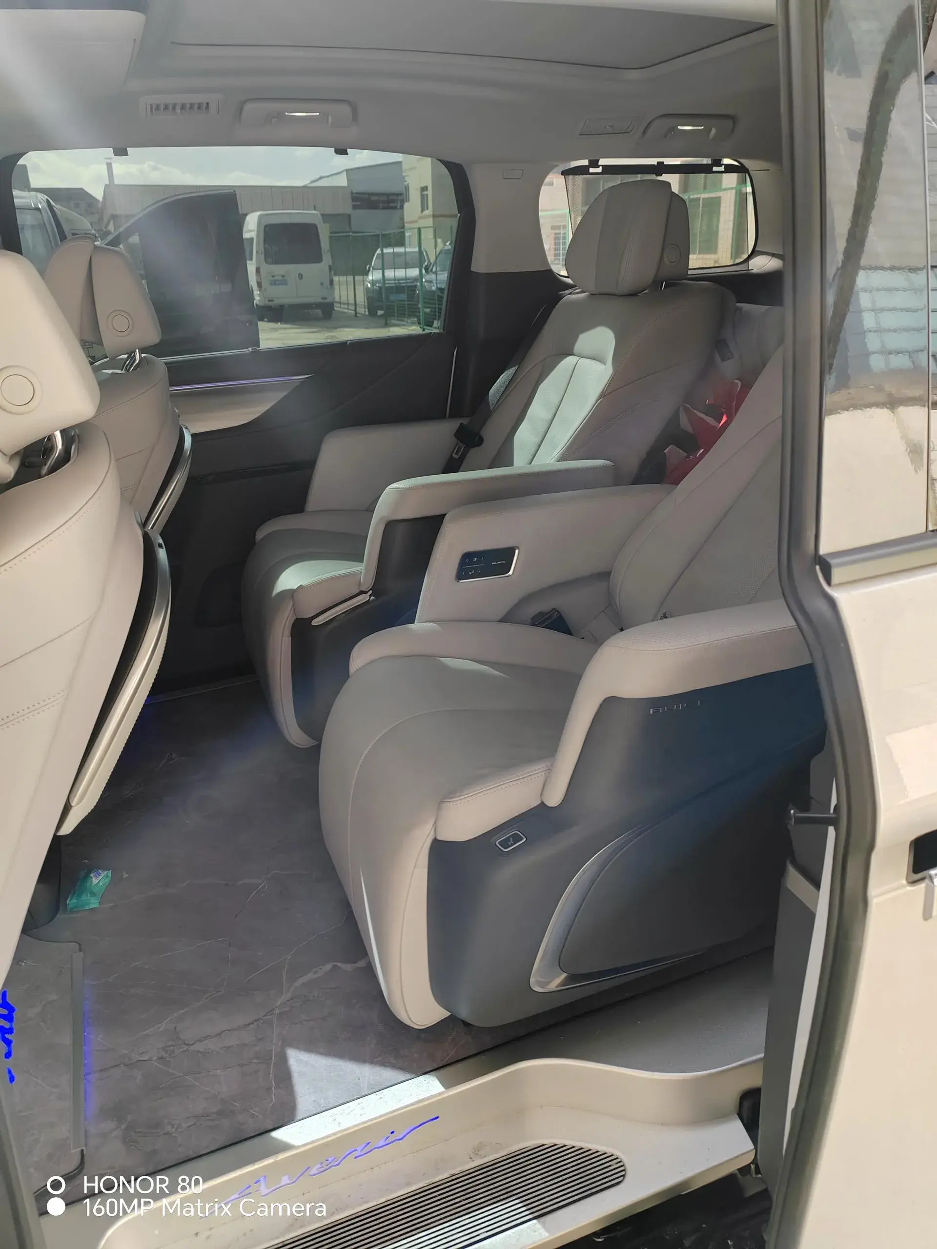 2025 BUICK GL8 thumbnail 4