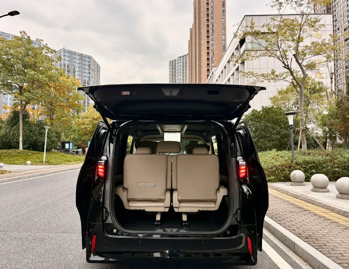 2025 Toyota Alphard 2.5L 190HP L4 E-CVT Hybrid,autocango,china used car exporter,china ev exporter,chinese used car exporter,chinese used ev exporter