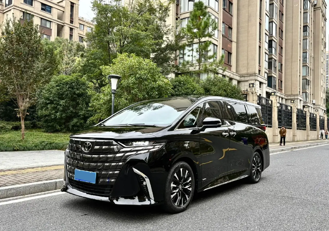 2025 Toyota Alphard 2.5L 190HP L4 E-CVT Hybrid