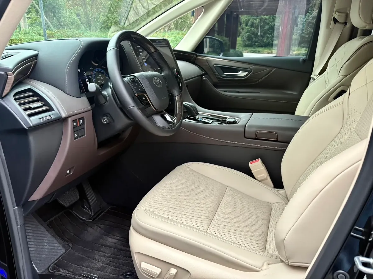 2025 Toyota Alphard 2.5L 190HP L4 E-CVT Hybrid,autocango,china used car exporter,china ev exporter,chinese used car exporter,chinese used ev exporter