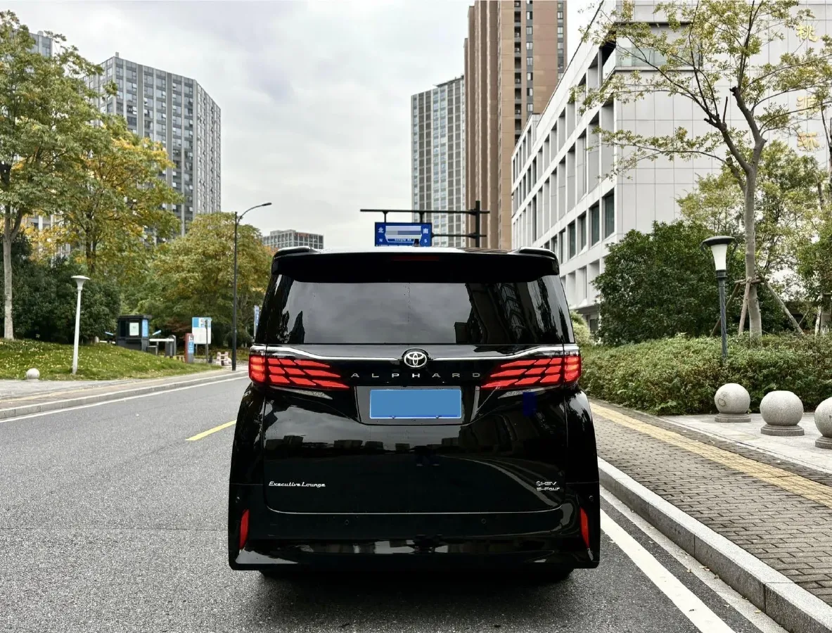 2025 Toyota Alphard 2.5L 190HP L4 E-CVT Hybrid,autocango,china used car exporter,china ev exporter,chinese used car exporter,chinese used ev exporter