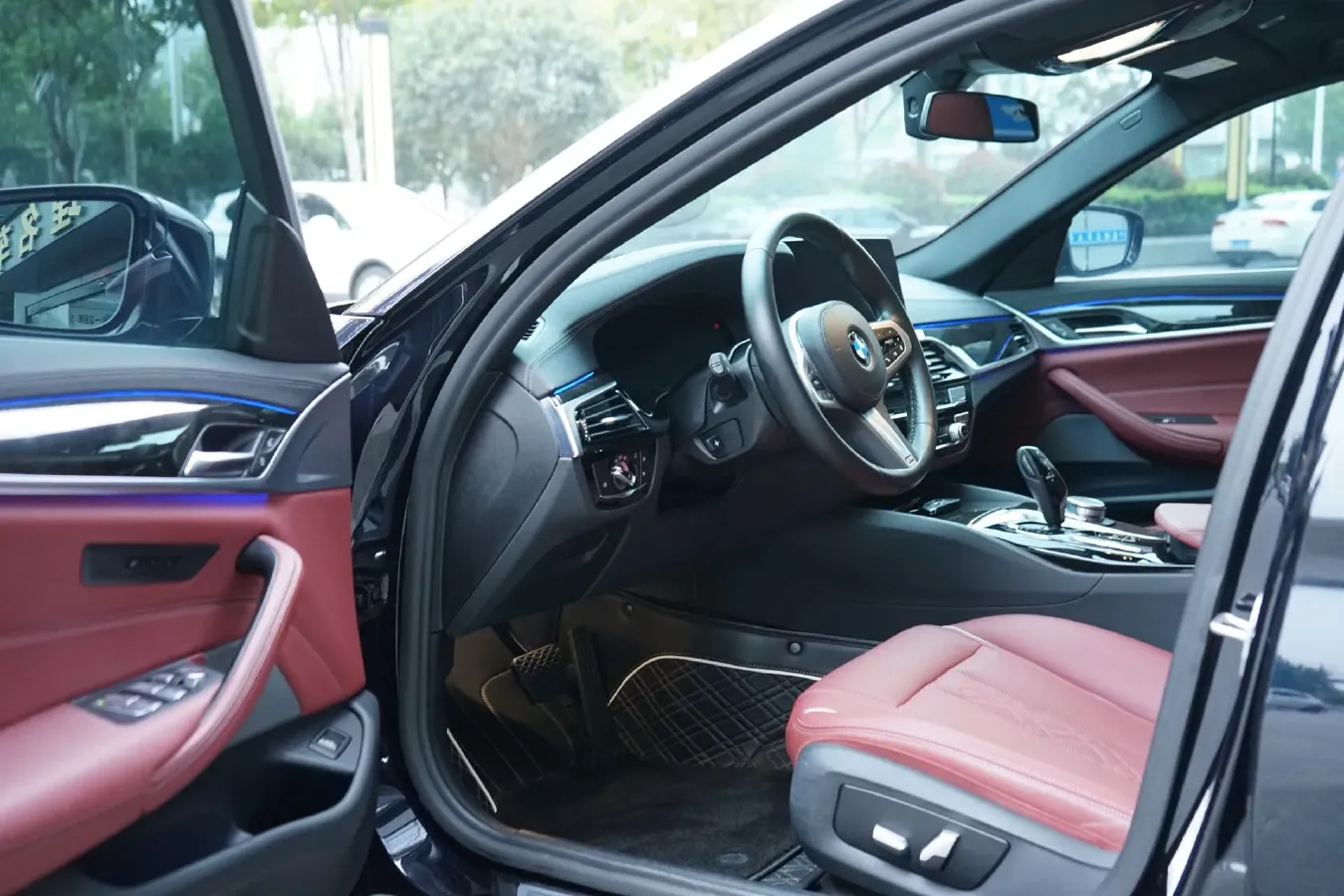 2022 BMW 5 Series 2.0T 184HP L4 8AT,autocango,china used car exporter,china ev exporter,chinese used car exporter,chinese used ev exporter