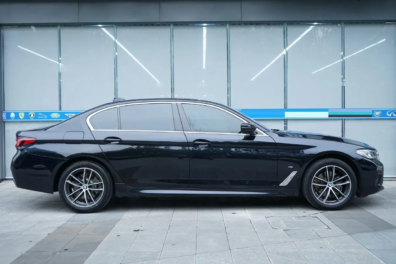 2022 BMW 5 Series 2.0T 184HP L4 8AT,autocango,china used car exporter,china ev exporter,chinese used car exporter,chinese used ev exporter