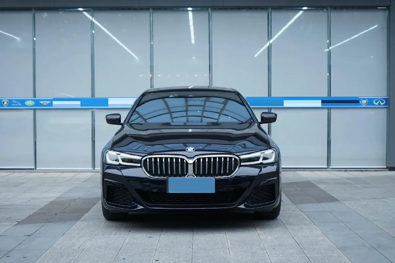 2022 BMW 5 Series 2.0T 184HP L4 8AT,autocango,china used car exporter,china ev exporter,chinese used car exporter,chinese used ev exporter