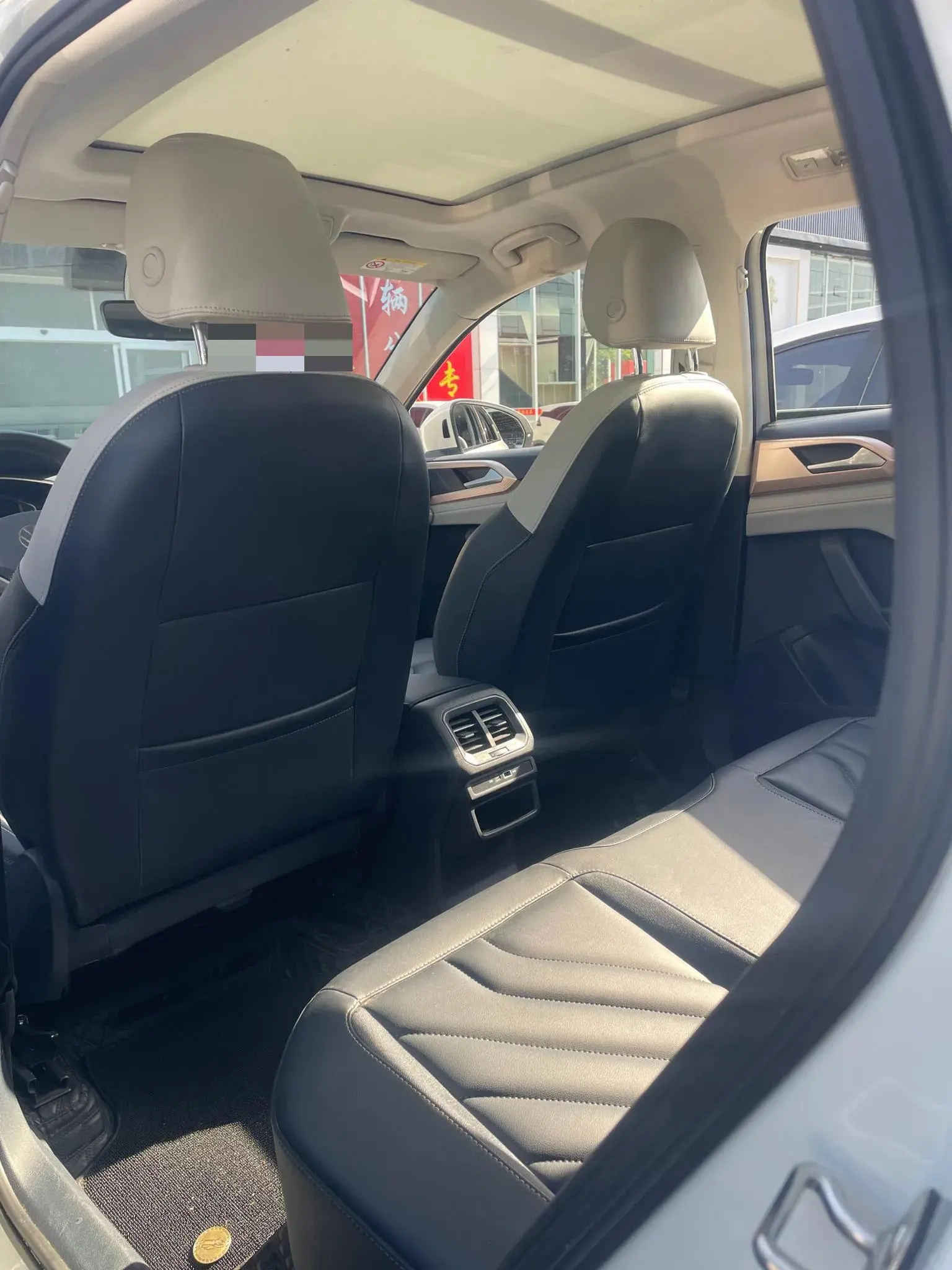 2023 VOLKSWAGEN THARU thumbnail 4