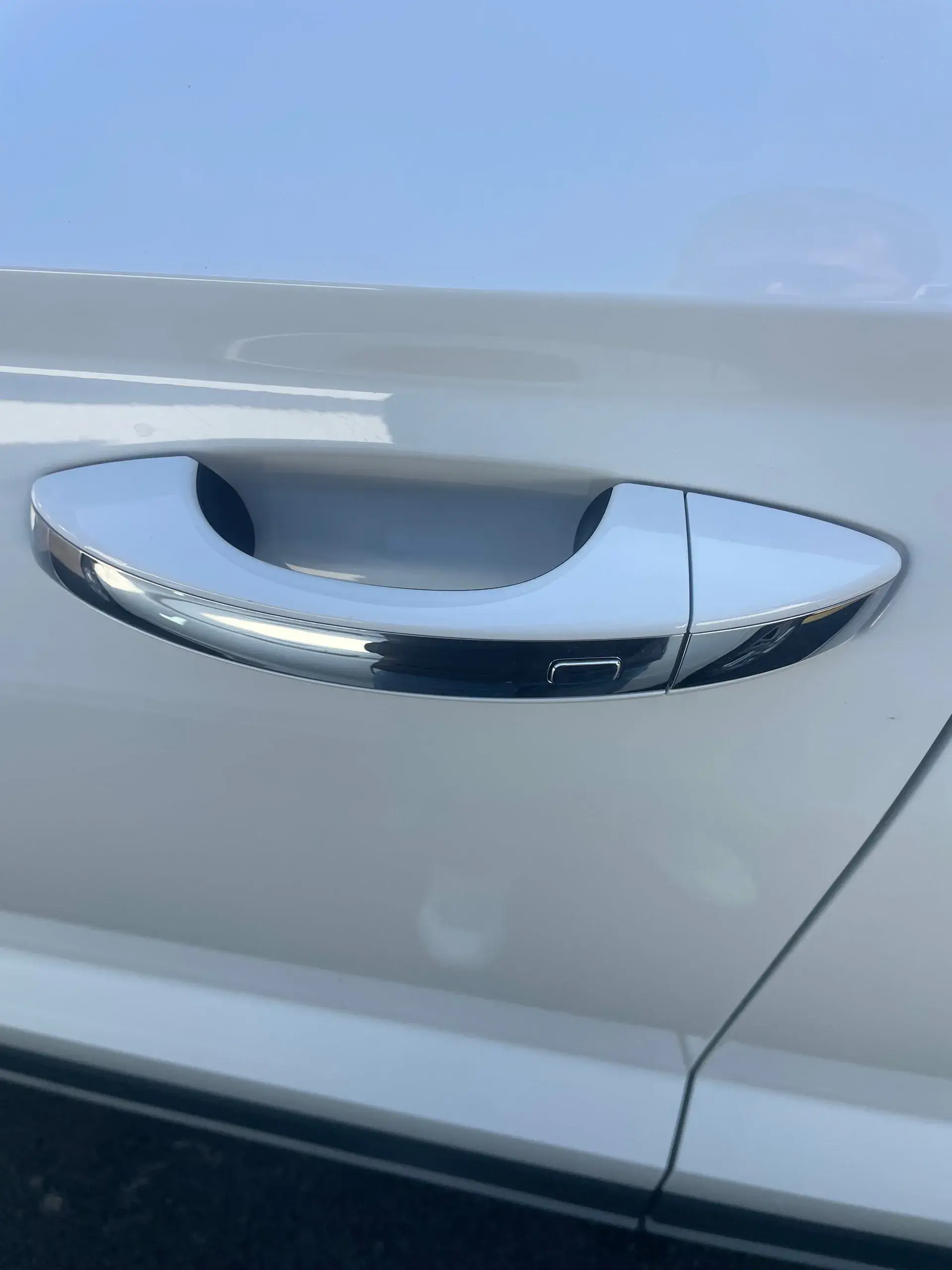 2023 VOLKSWAGEN THARU thumbnail 2