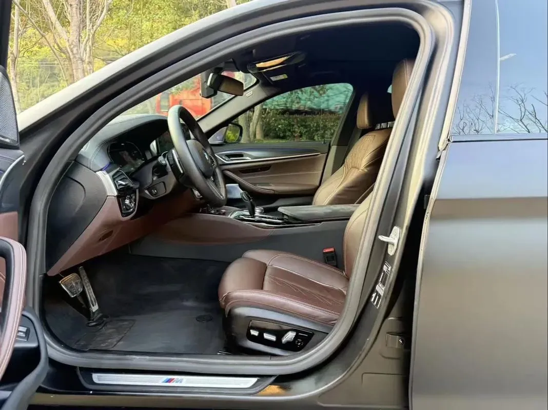 2021 BMW 5 Series 3.0T 340HP L6 8AT,autocango,china used car exporter,china ev exporter,chinese used car exporter,chinese used ev exporter